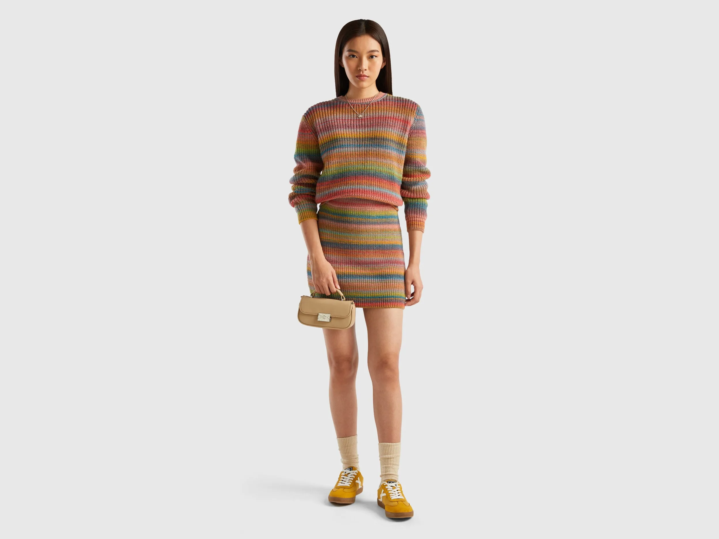 Boxy Fit V-Neck Soft Wool Blend with Ribbed Edges Sweater