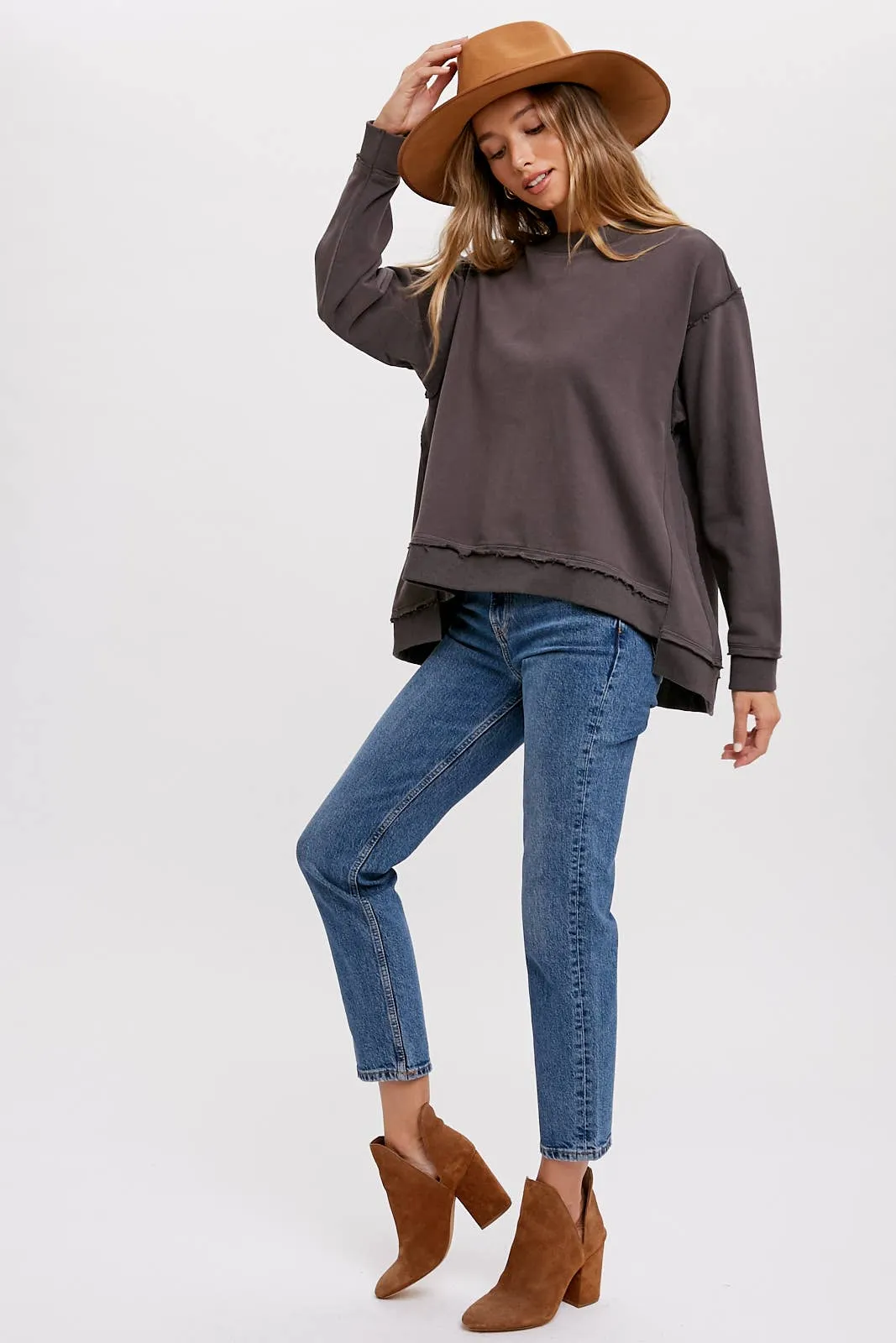 OVERSIZED SWEATSHIRT