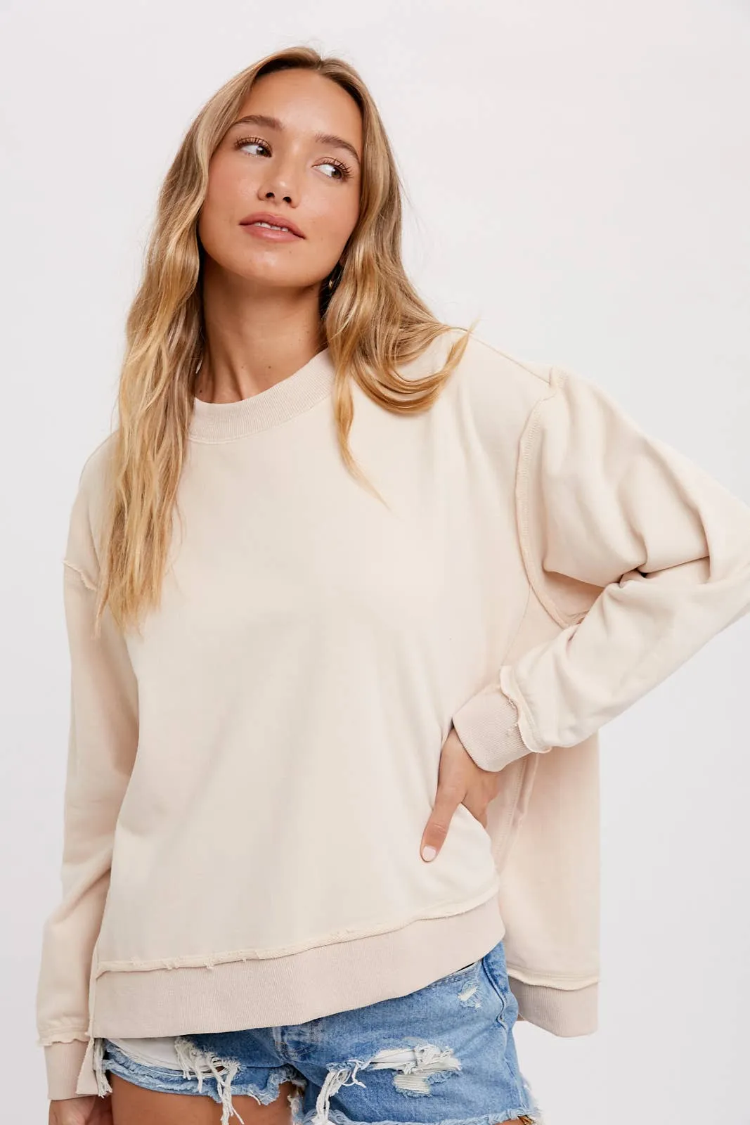 OVERSIZED SWEATSHIRT